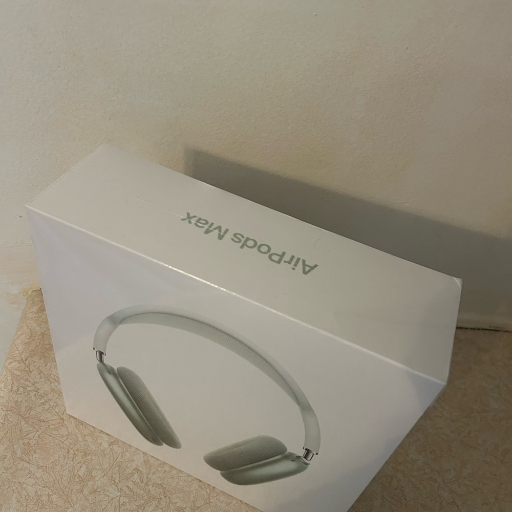 AirPods Max w/ Smart Case